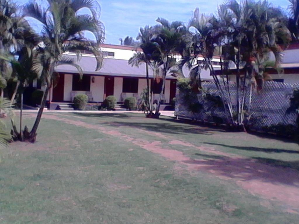 The Friendly North Inn Лабаса Экстерьер фото