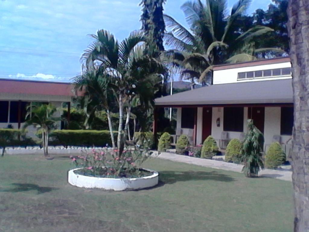 The Friendly North Inn Лабаса Экстерьер фото